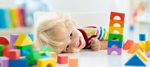 Kid problem solving whilst playing with building blocks